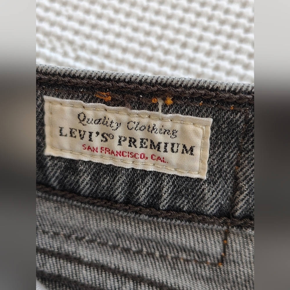 Levi's Wedgie Straight Distressed Gray Jeans Size 31 - Picture 9 of 13